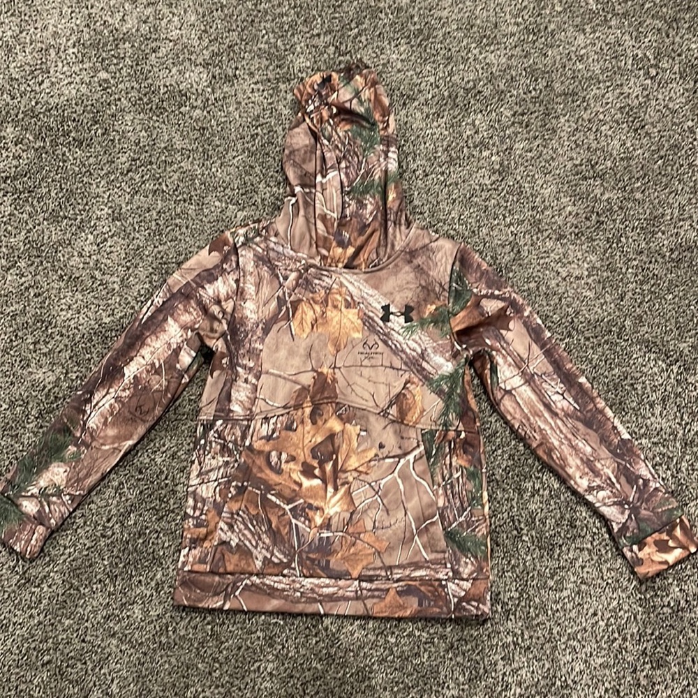 UnderAmour lightweight sweat shirt